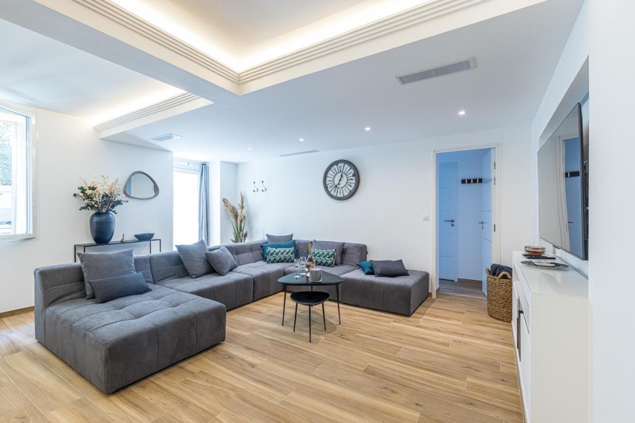 Luxury 3 Bdr Garden & Parking - Angels' Garden Apartment Nisa Exterior foto