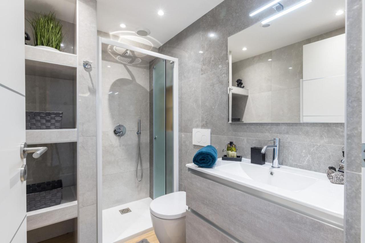 Luxury 3 Bdr Garden & Parking - Angels' Garden Apartment Nisa Exterior foto