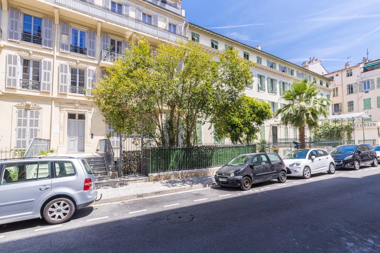 Luxury 3 Bdr Garden & Parking - Angels' Garden Apartment Nisa Exterior foto